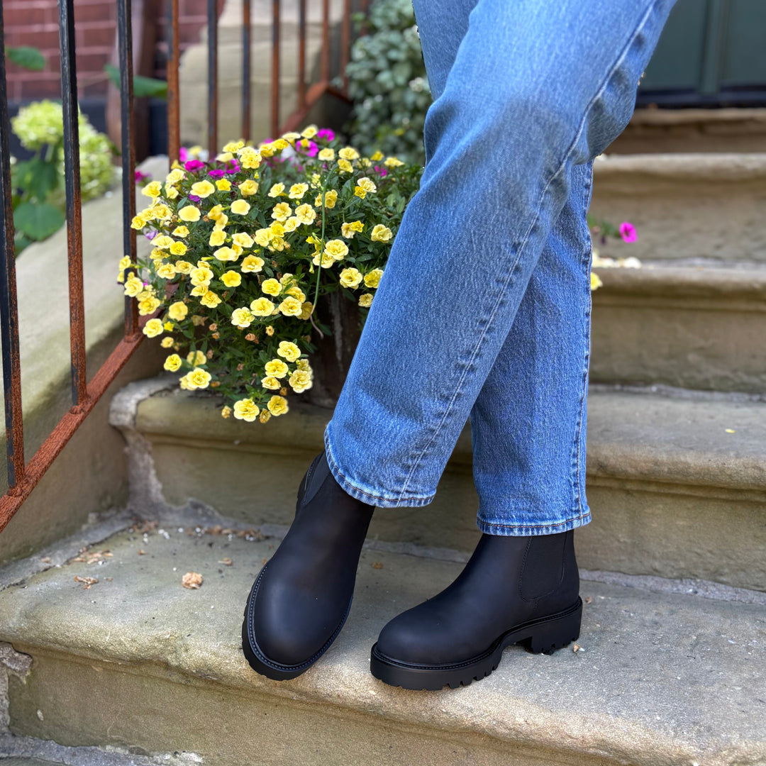 VAGABOND SHOEMAKERS - KENOVA BOOT IN OFF BLACK NUBUCK LEATHER