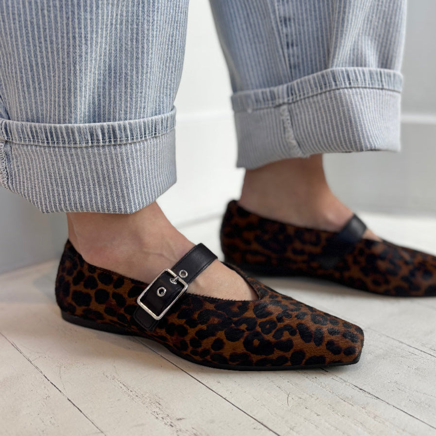 VAGABOND SHOEMAKERS - WIOLETTA MARY-JANE FLAT IN LEOPARD PONY HAIR