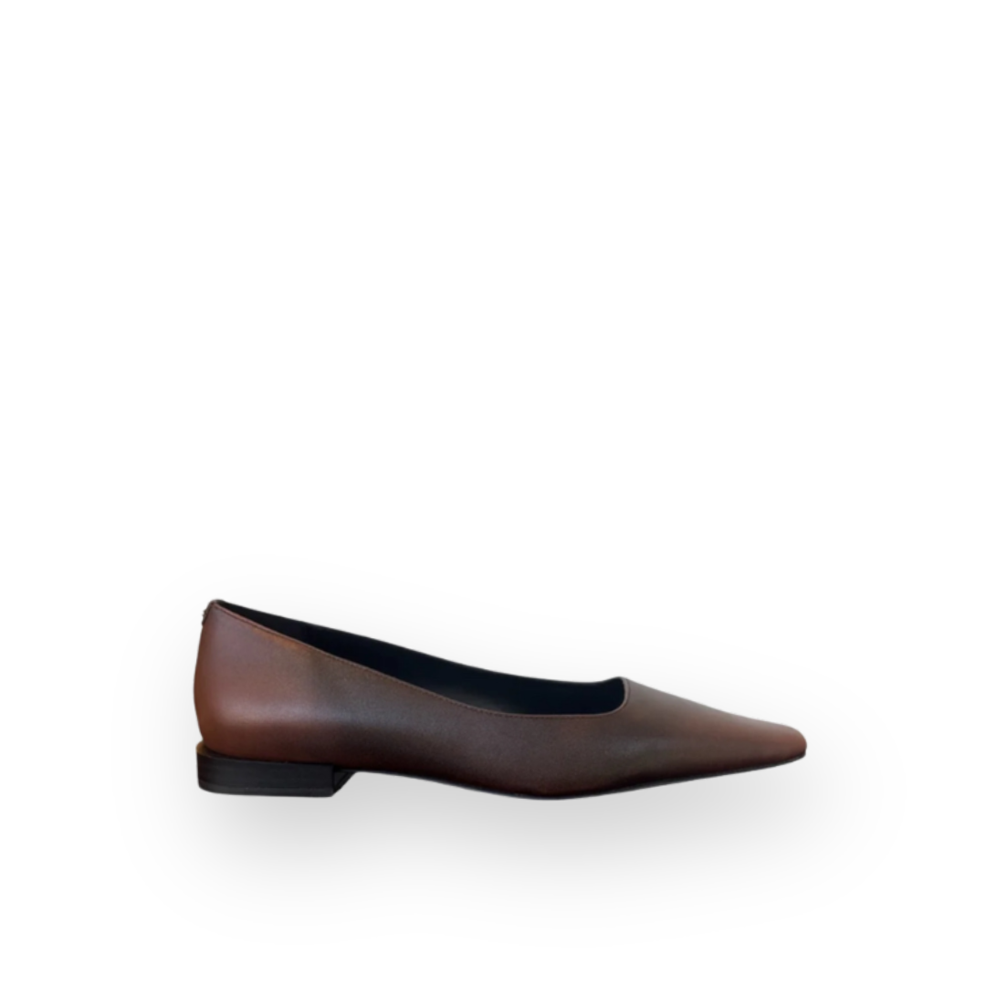 MICHAEL KORS - DARRAH FLAT IN LUGGAGE LEATHER