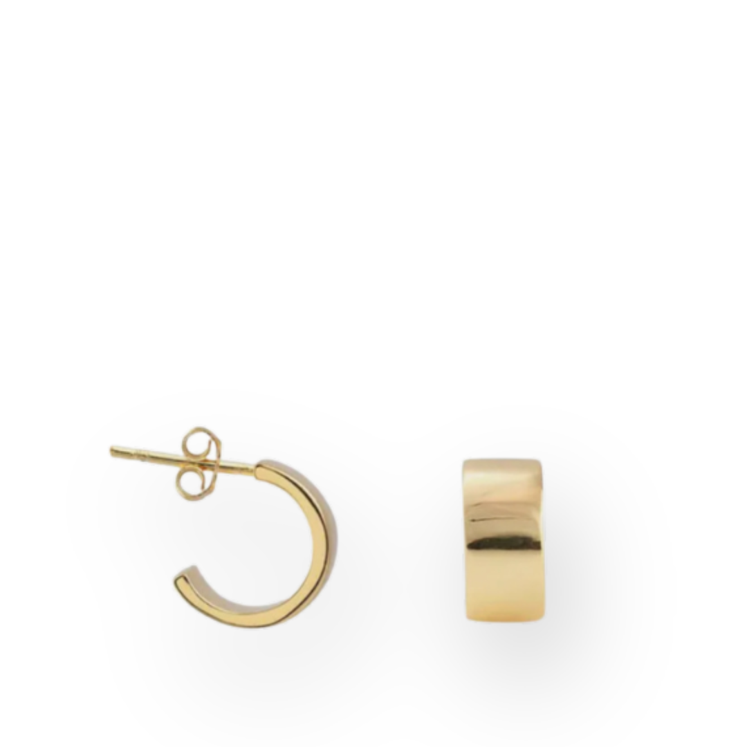 KRIS NATIONS - WIDE HUGGIE HOOP EARRINGS IN GOLD