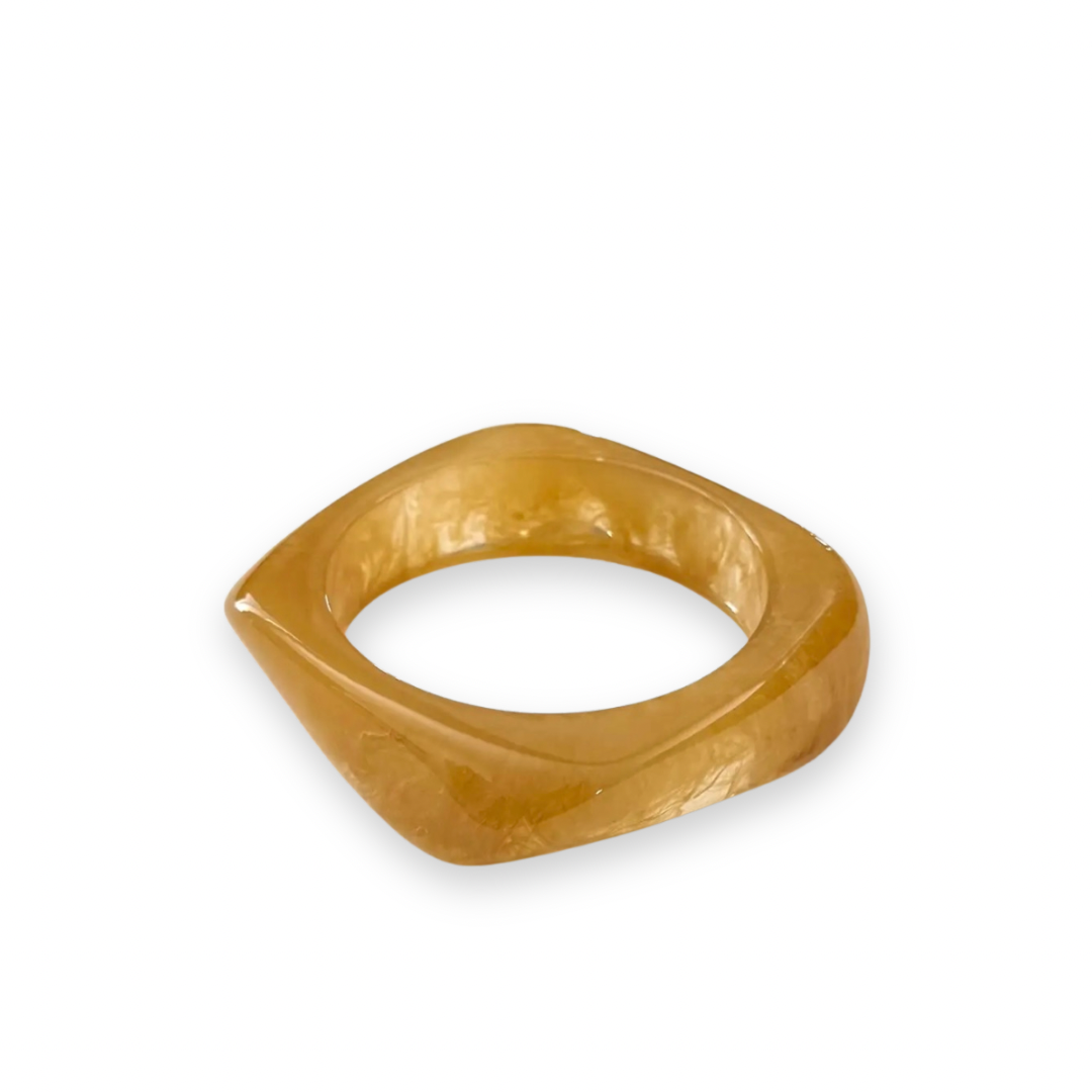 ICONIC MI - SWIRL BANGLE IN HONEY ACRYLIC