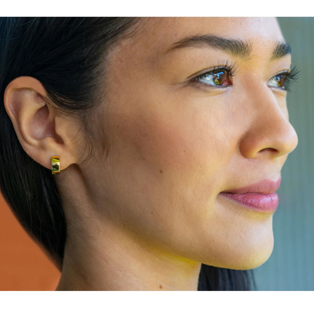 KRIS NATIONS WIDE HUGGIE HOOP EARRINGS IN 18K GOLD VERMEIL