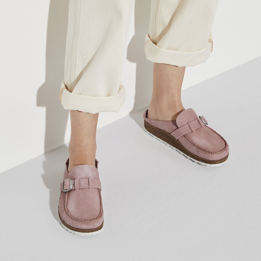 BIRKENSTOCK - BUCKLEY CLASSIC FOOTBED MULE IN SOFT PINK NUBUCK