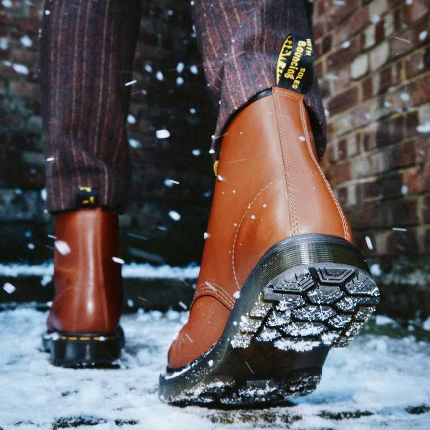 DR. MARTENS - 1460 BLIZZARD WINTERGRIP LACE UP BOOTS IN TAN LEATHER
