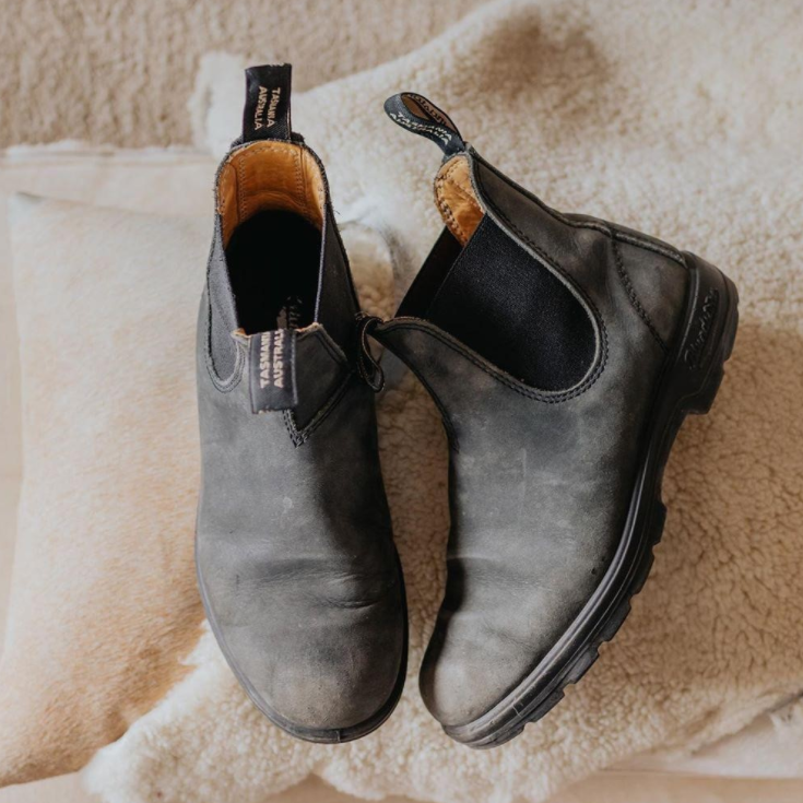 Blundstone shop 585 black