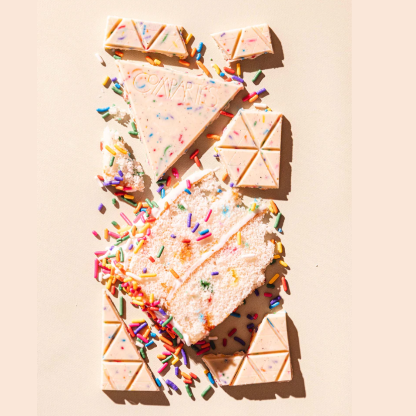 COMPARTES - GOURMET CHOCOLATE BAR IN CAKE & SPRINKLES