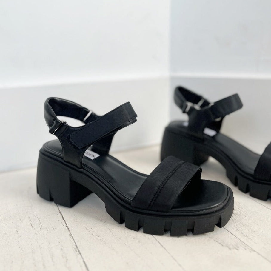 Steve madden sales chunky black sandals