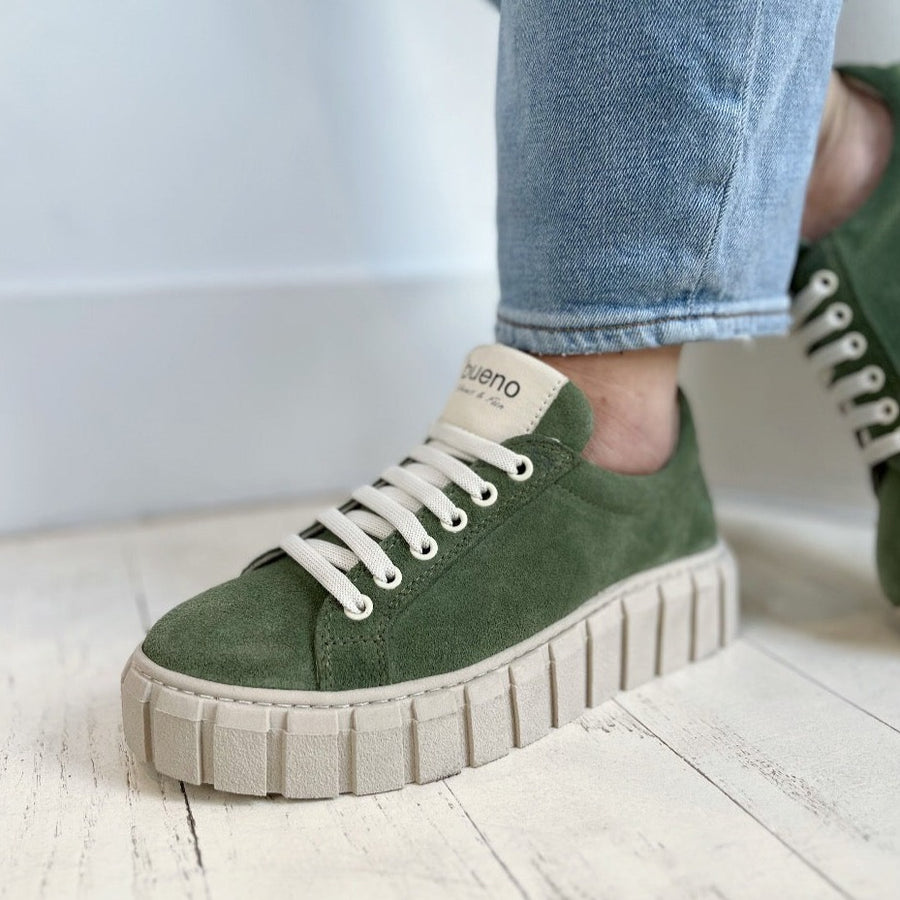 BUENO - TALIA SNEAKER IN SOFT GREEN SUEDE