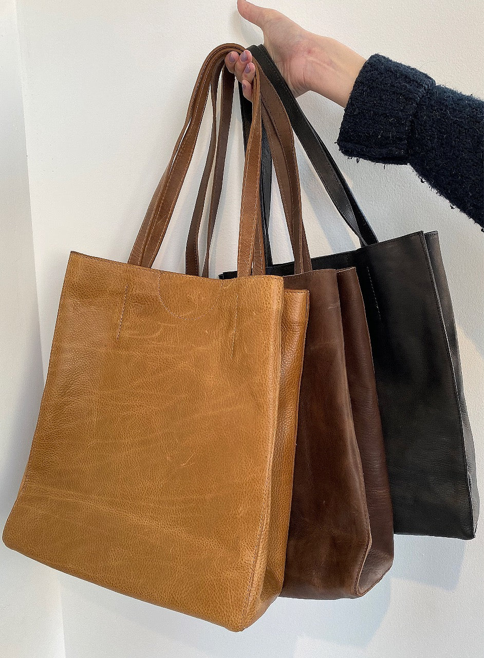 BRAVE LEATHER - GIOVANA LEATHER TOTE IN VERY BLACK