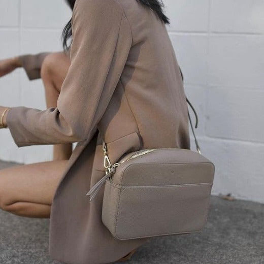 ELA HANDBAGS - BLOOM BAG IN STONE PEBBLE VEGAN LEATHER