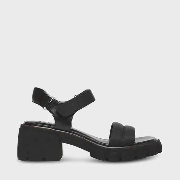 STEVE MADDEN - LOUELLA SANDAL IN BLACK TEXTILE