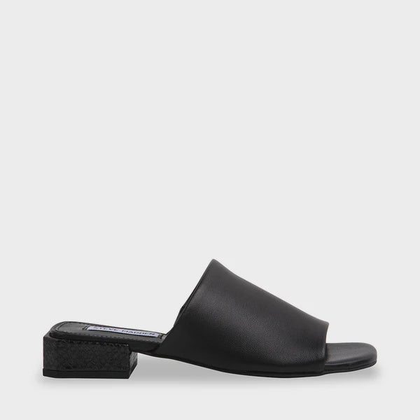 STEVE MADDEN - ANDERS SLIDE IN BLACK LEATHER