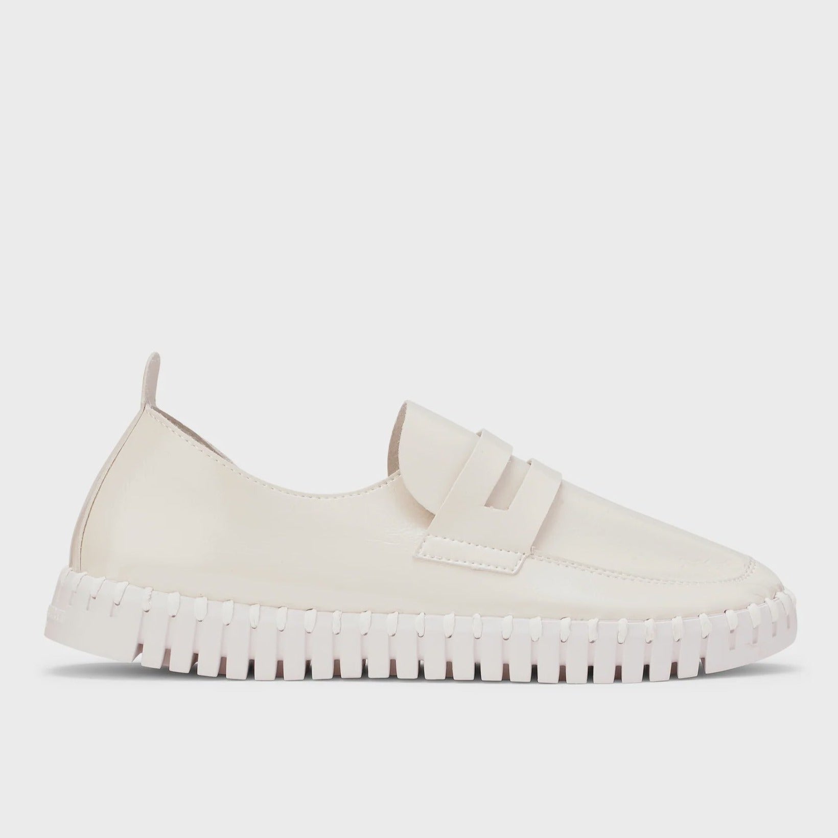 ILSE JACOBSEN - TULIP LOAFER FLAT 121 IN MILK CREME PATENT LEATHER