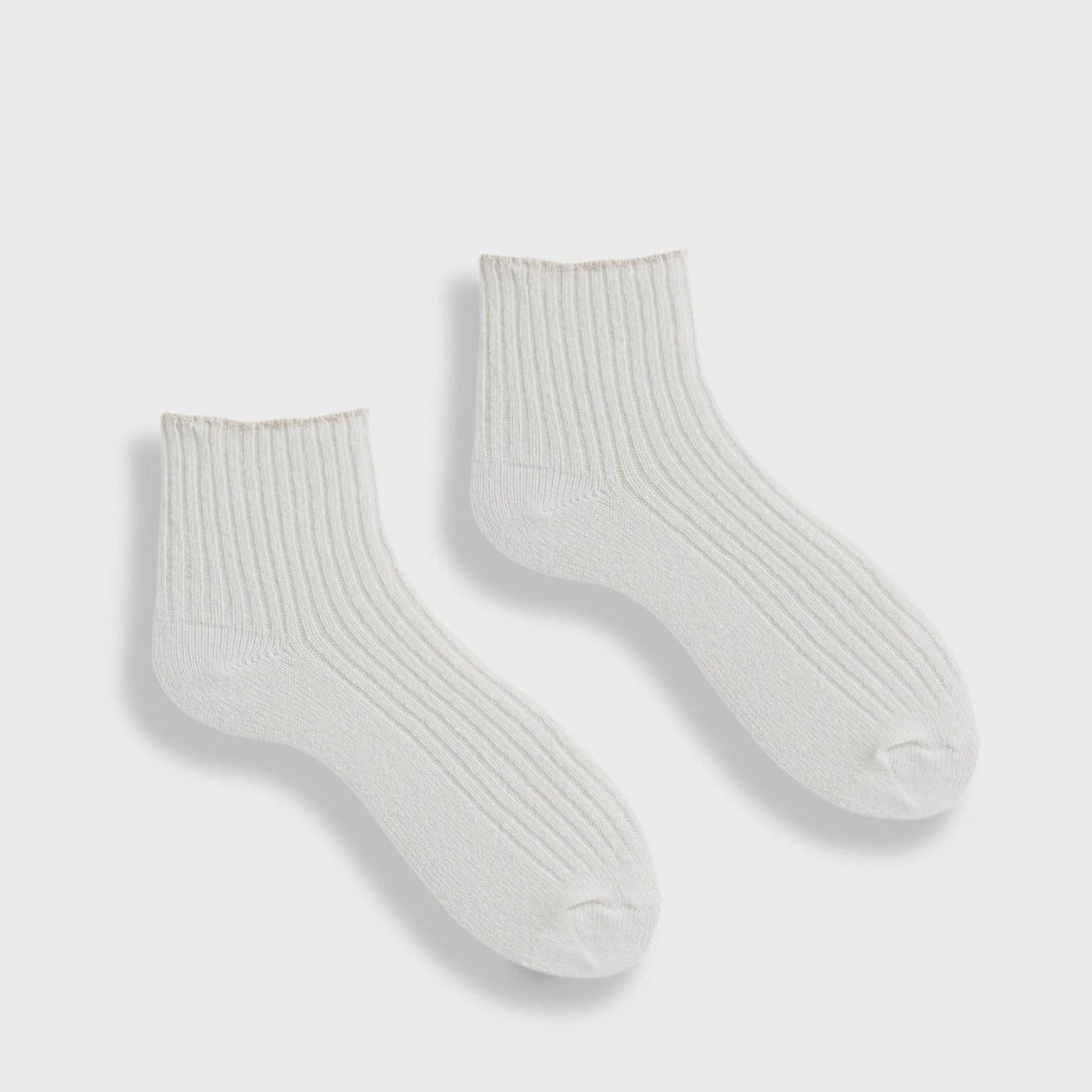 LISA B. - WOMEN'S TIPPED RIB WOOL SHORTIE IN WHITE CASHMERE
