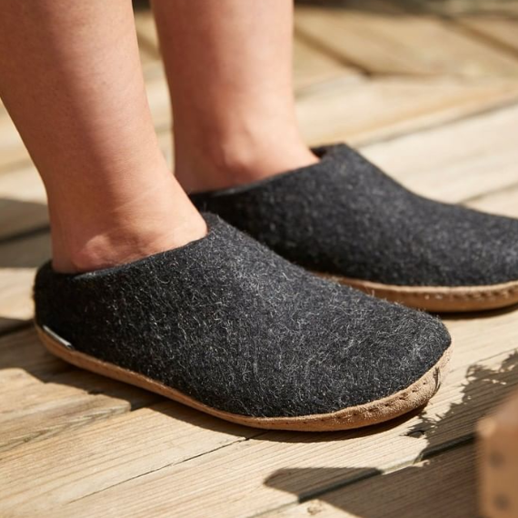 GLERUPS - SLIP ON IN CHARCOAL LEATHER