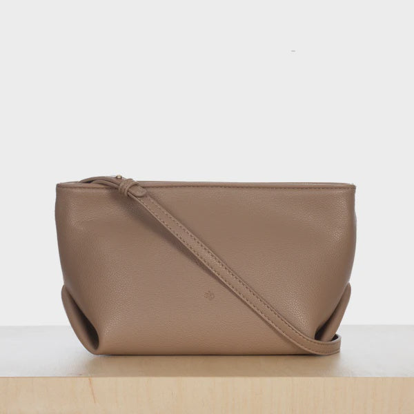 ELA HANDBAGS FIONA BAG IN CAPPUCCINO PEBBLED VEGAN LEATHER the